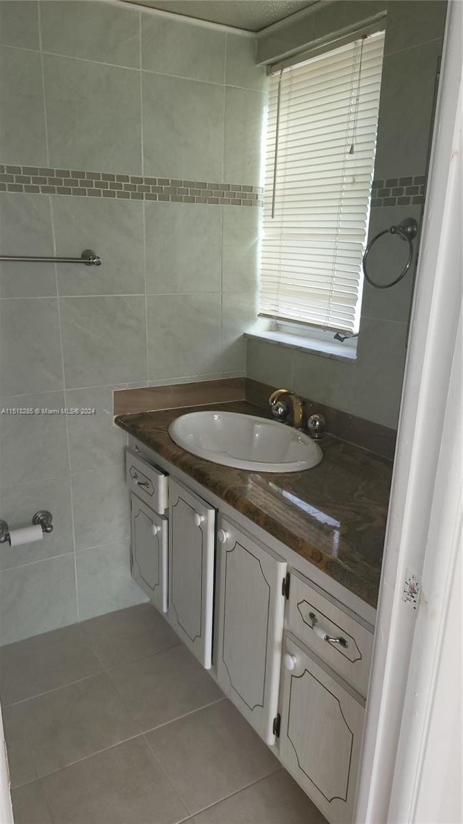 MEADOWBROOK CONDO APTS BL - Residential Lease