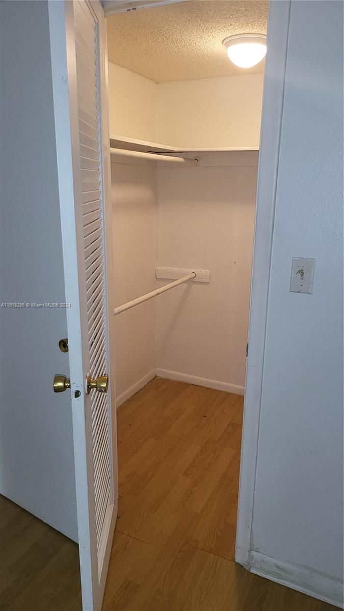 MEADOWBROOK CONDO APTS BL - Residential Lease