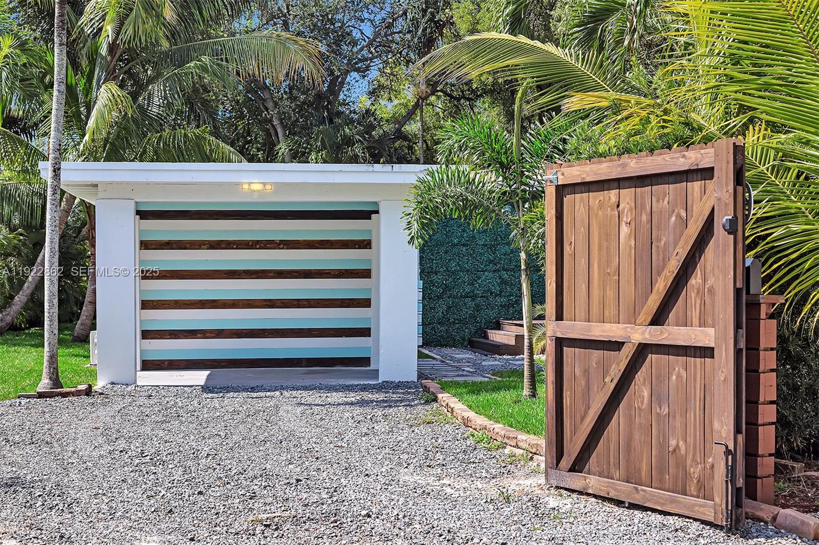 RIVERSIDE PARK - Residential