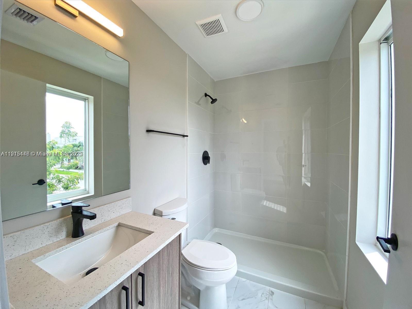 PARADISE ONE - Residential Lease