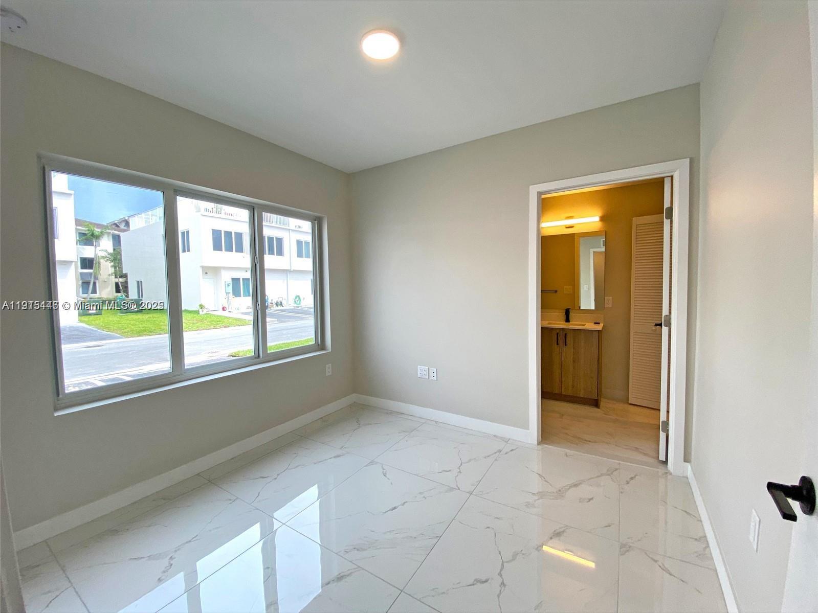 PARADISE ONE - Residential Lease