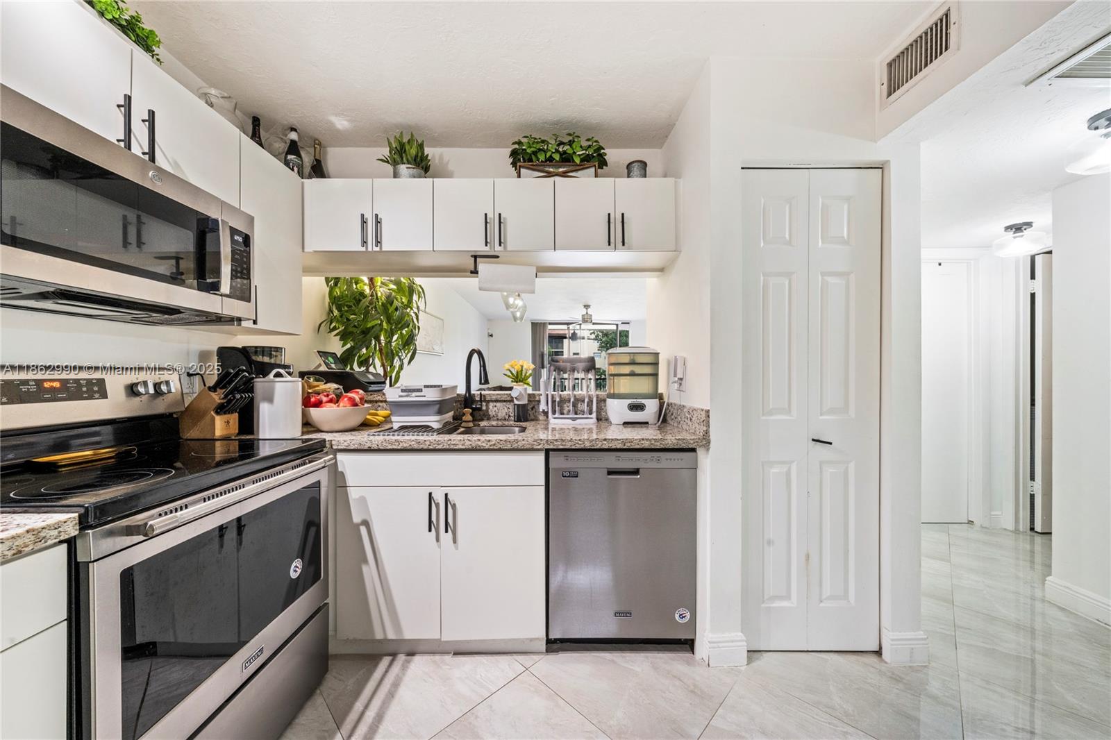 PLANTATION RACQUET CLUB - Residential