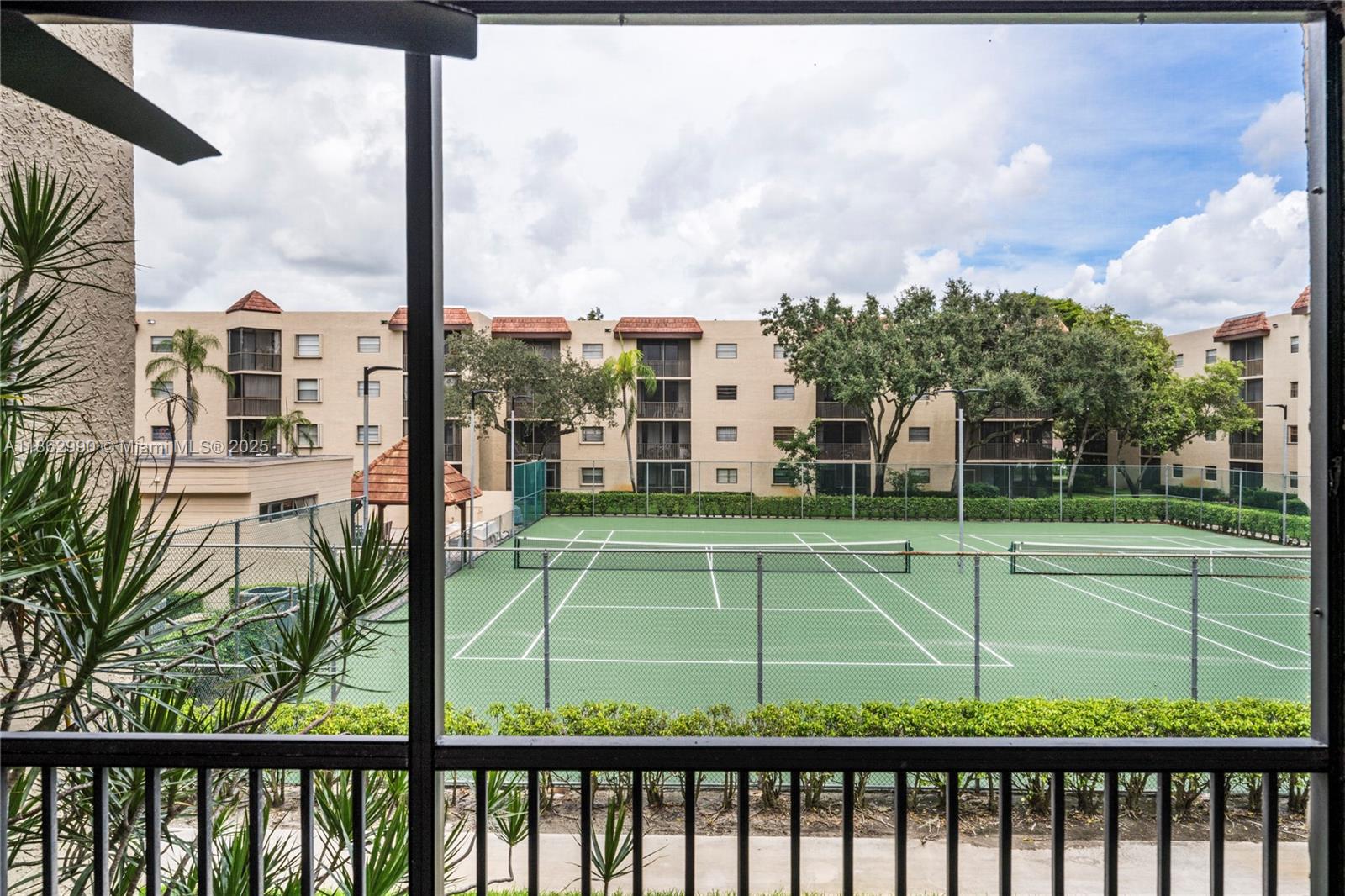 PLANTATION RACQUET CLUB - Residential