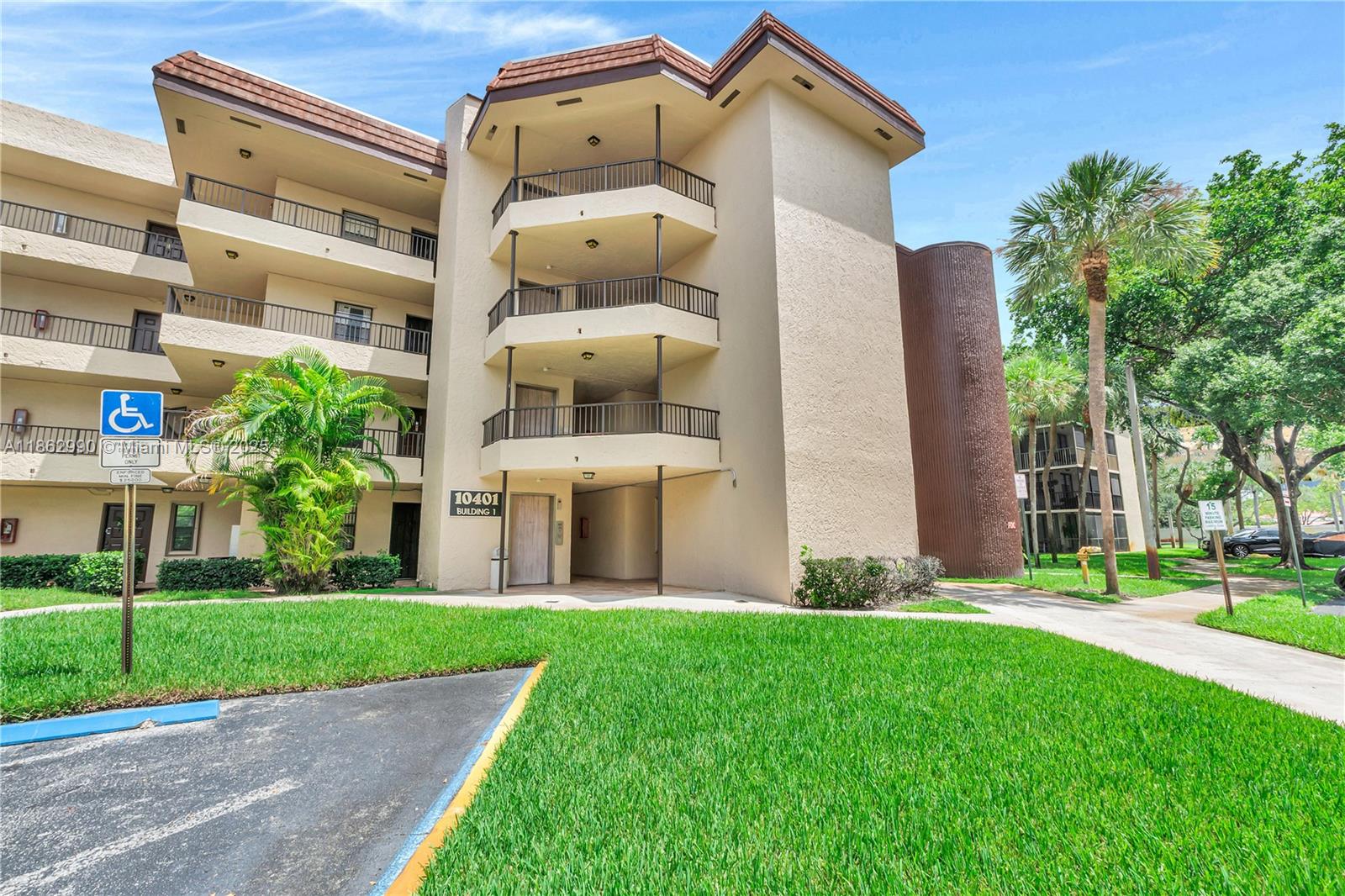 PLANTATION RACQUET CLUB - Residential