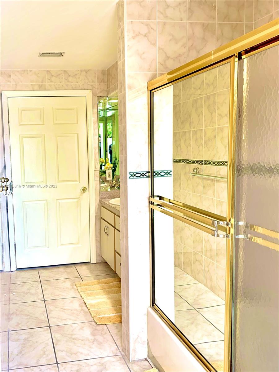 KINGS GRANT EAST - Residential Lease