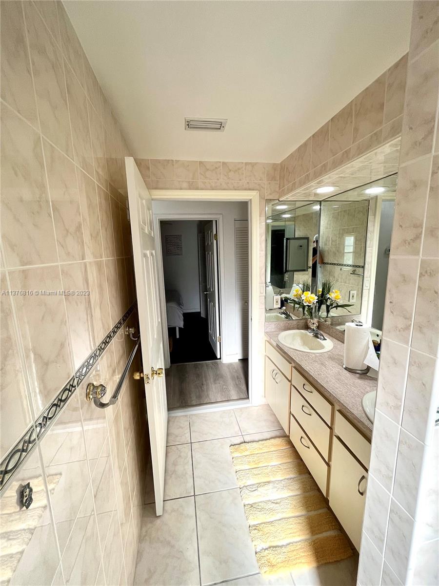 KINGS GRANT EAST - Residential Lease