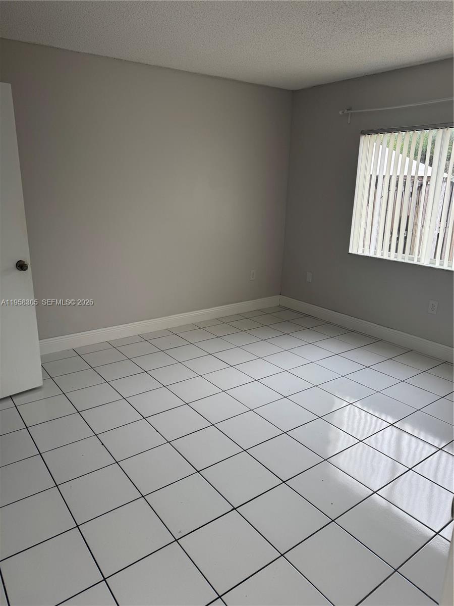 VISTA ALEGRE TOWNHOMES VI - Residential Lease