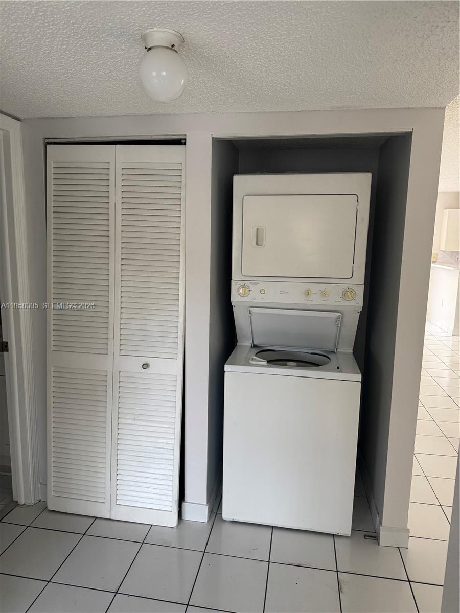 VISTA ALEGRE TOWNHOMES VI - Residential Lease