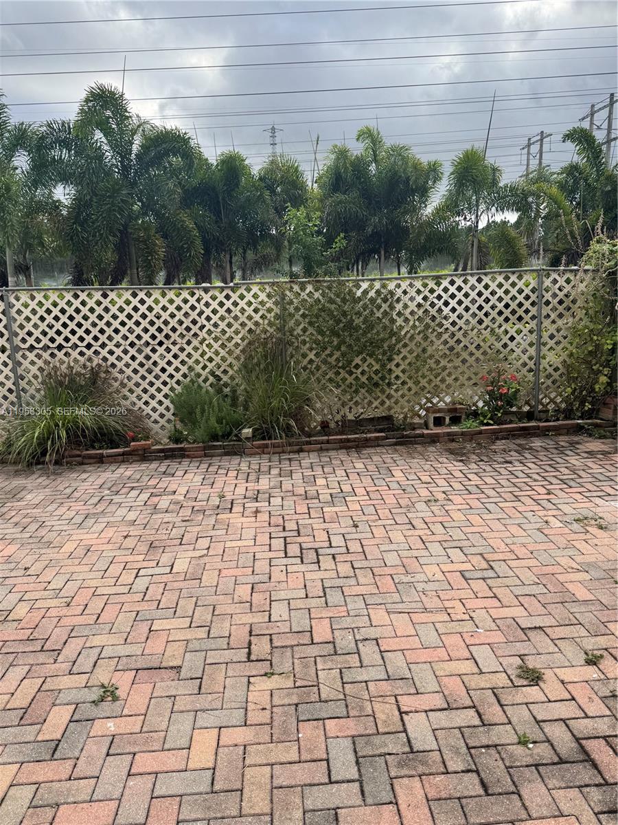 VISTA ALEGRE TOWNHOMES VI - Residential Lease