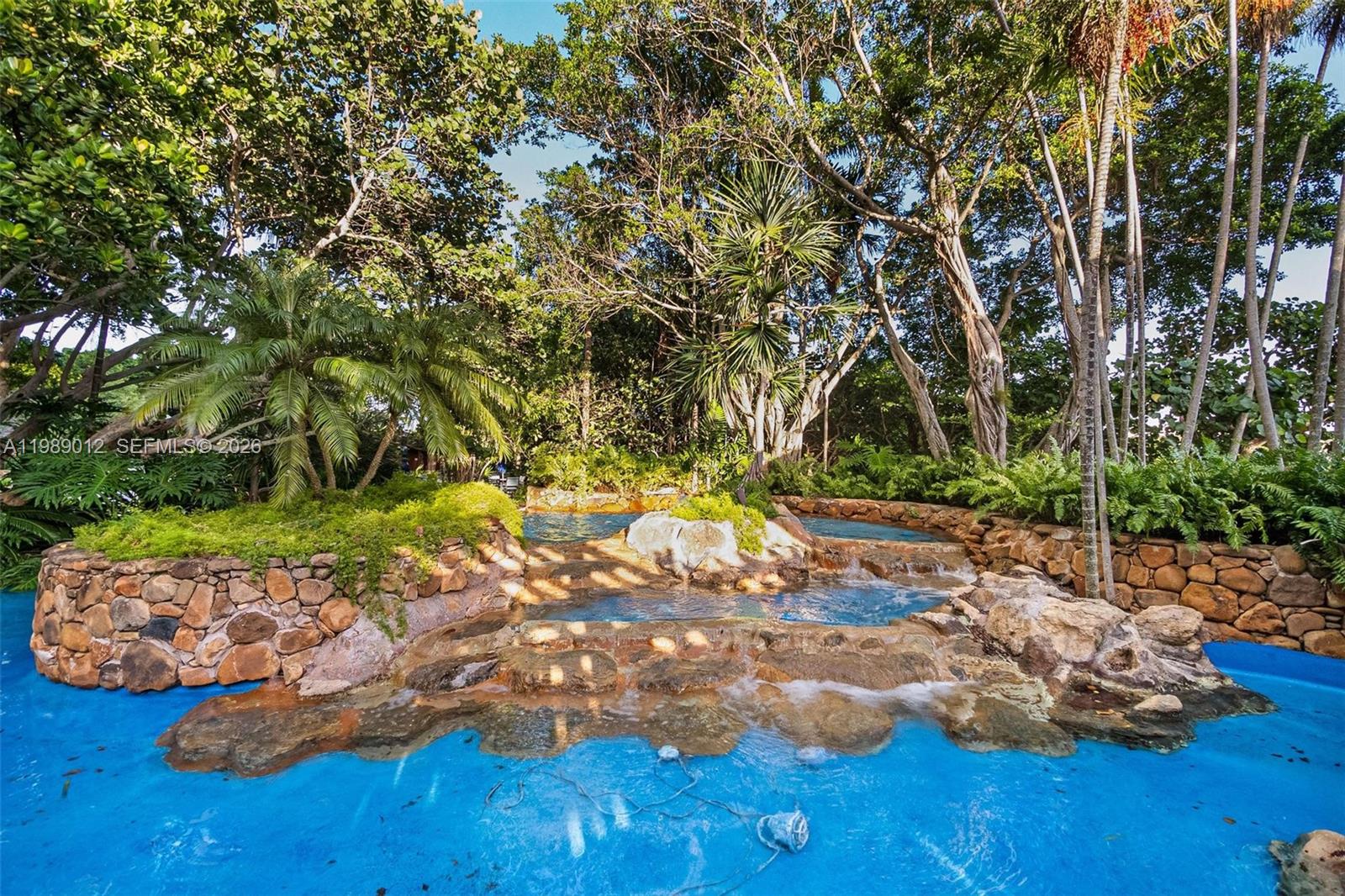 TOWERS OF QUAYSIDE CONDO - Residential