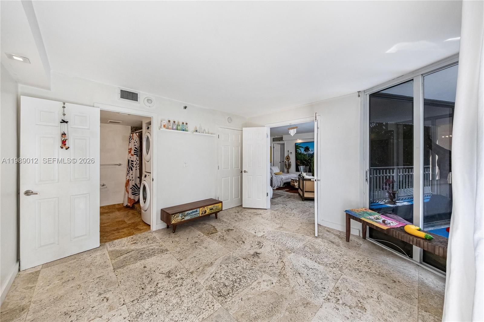 TOWERS OF QUAYSIDE CONDO - Residential