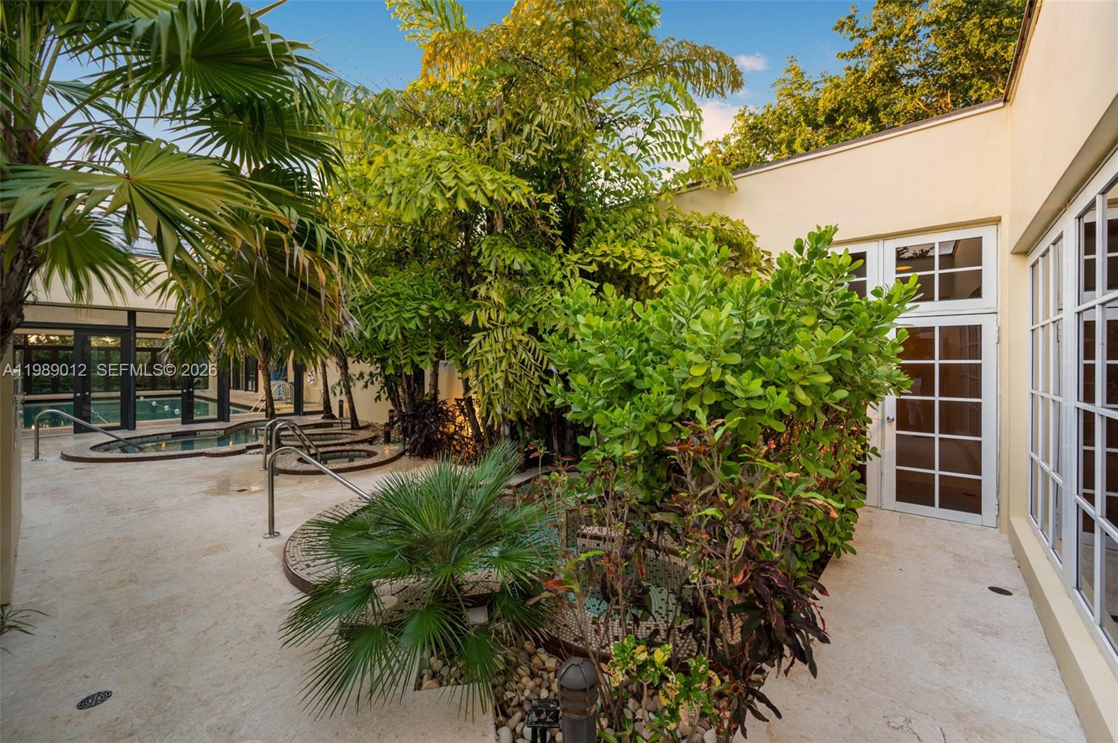 TOWERS OF QUAYSIDE CONDO - Residential