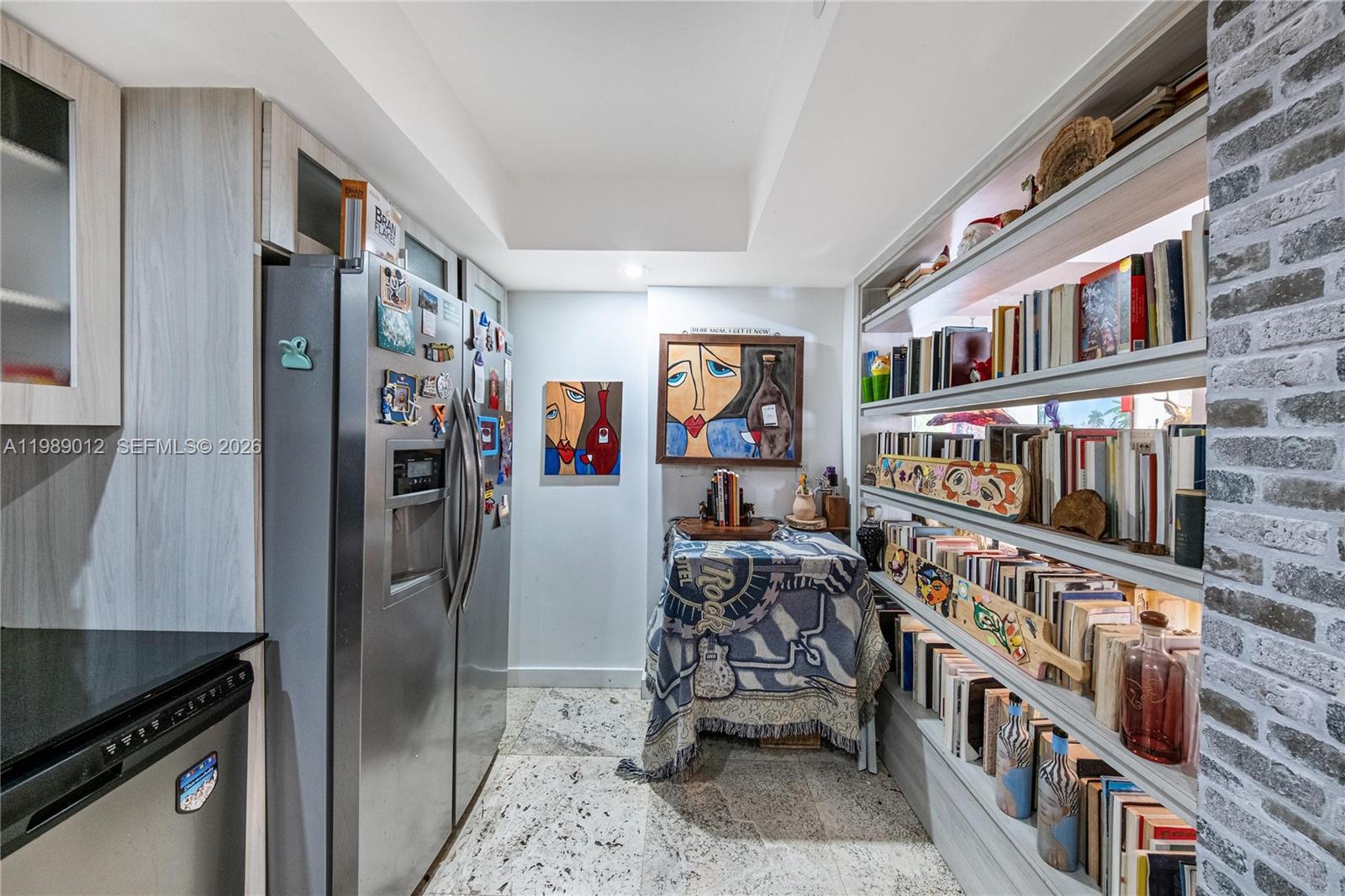 TOWERS OF QUAYSIDE CONDO - Residential