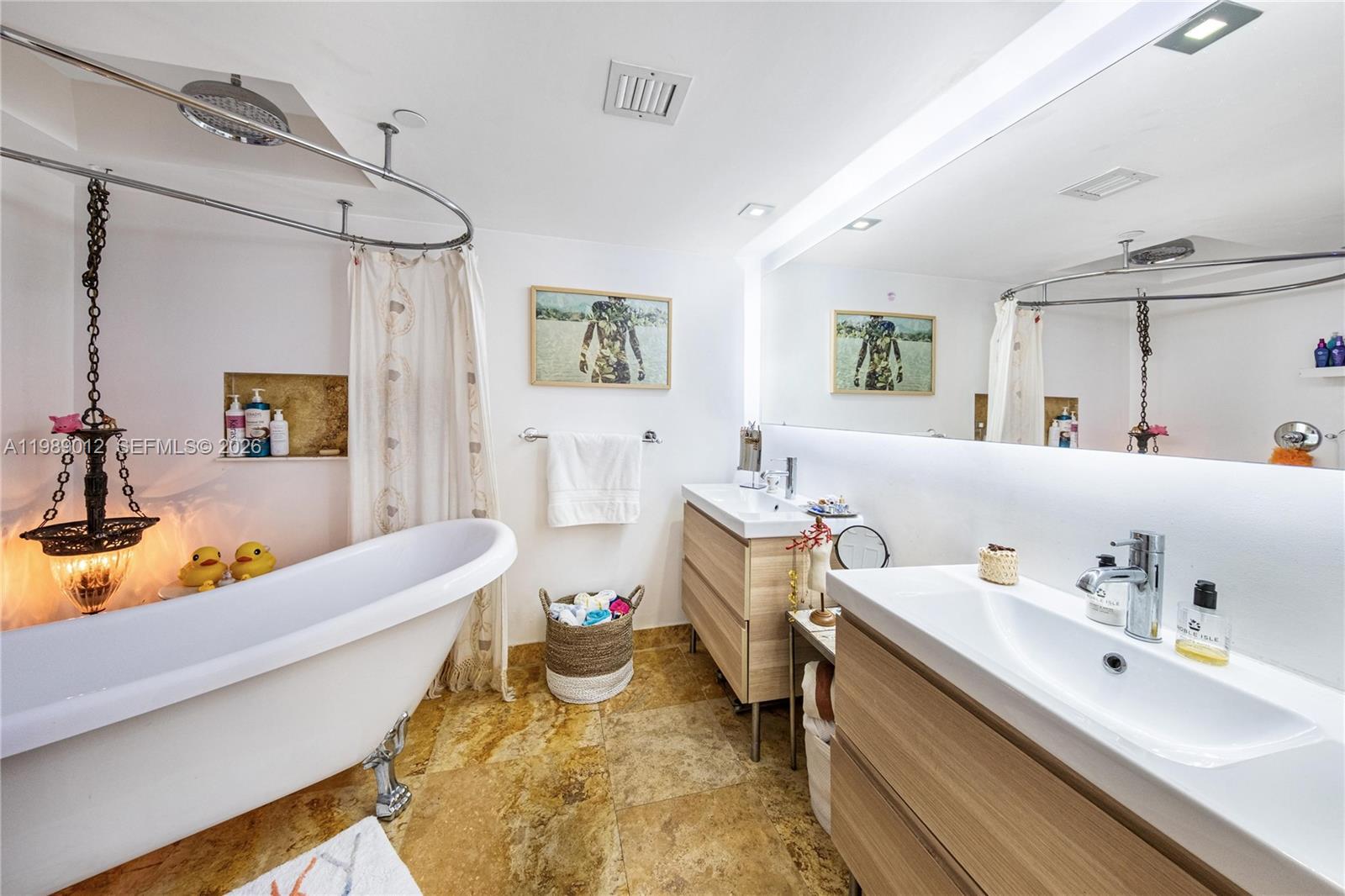 TOWERS OF QUAYSIDE CONDO - Residential