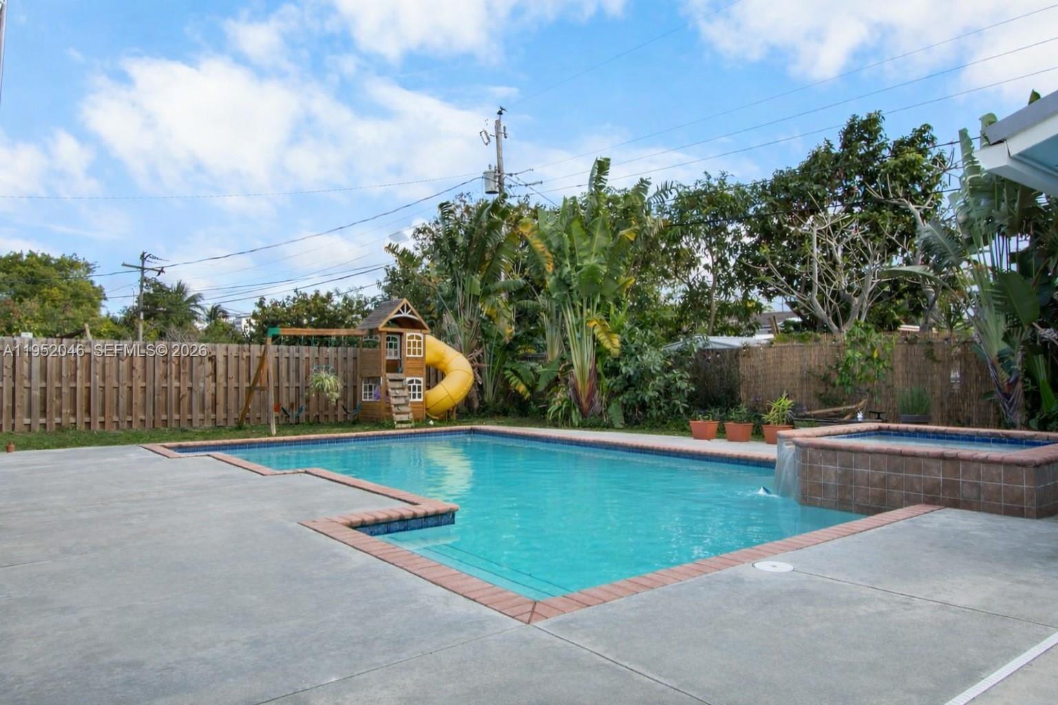 BONNIE LOCH - Residential