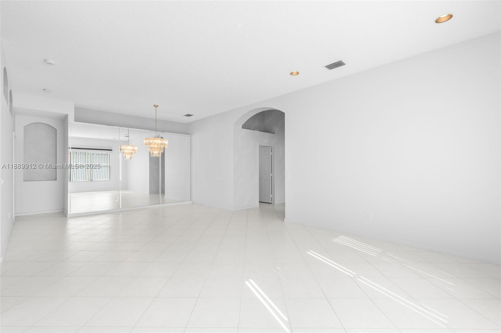 VALENCIA ISLES 1 - Residential