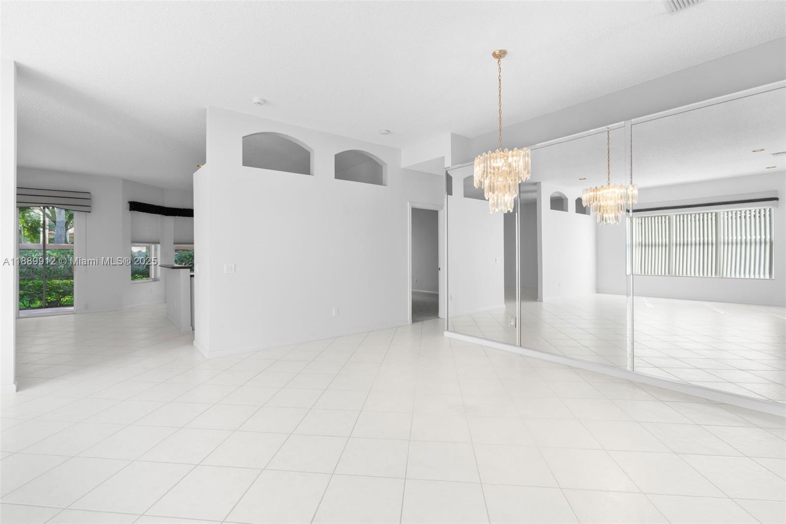 VALENCIA ISLES 1 - Residential