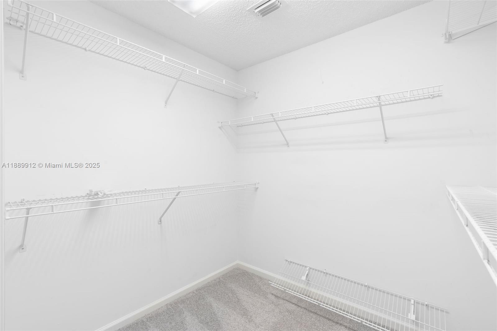 VALENCIA ISLES 1 - Residential