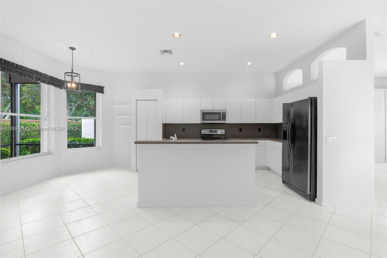VALENCIA ISLES 1 - Residential