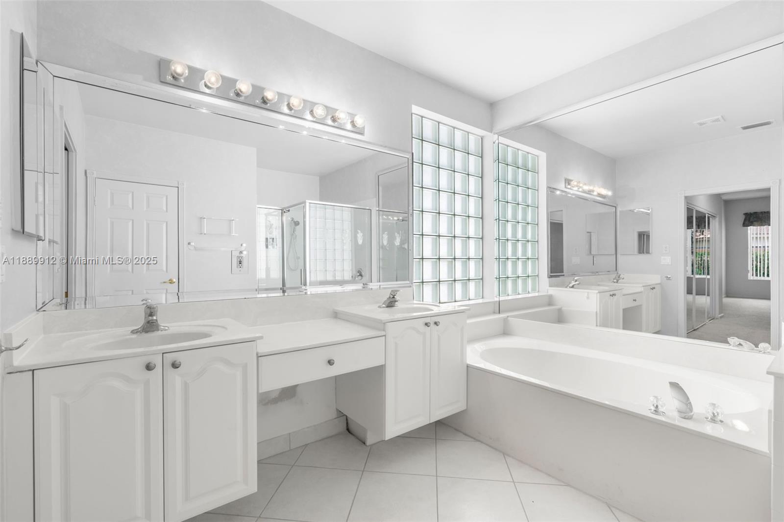 VALENCIA ISLES 1 - Residential