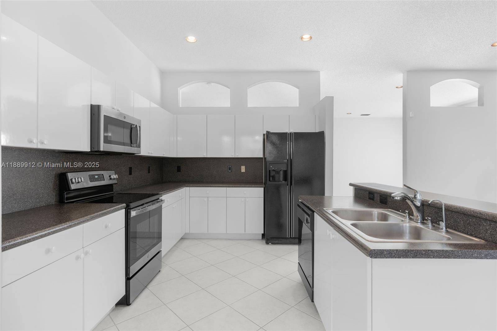 VALENCIA ISLES 1 - Residential