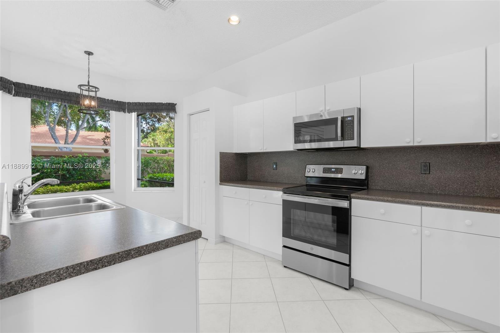 VALENCIA ISLES 1 - Residential