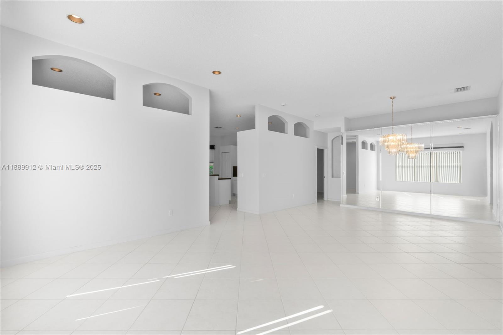 VALENCIA ISLES 1 - Residential