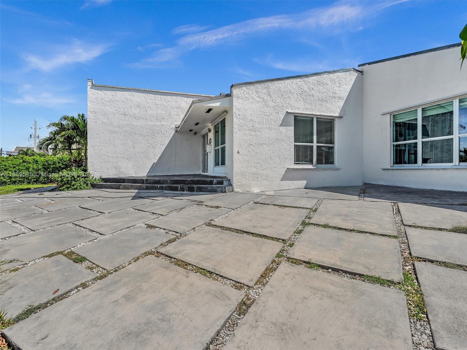 2001 NE 122nd Rd PH
