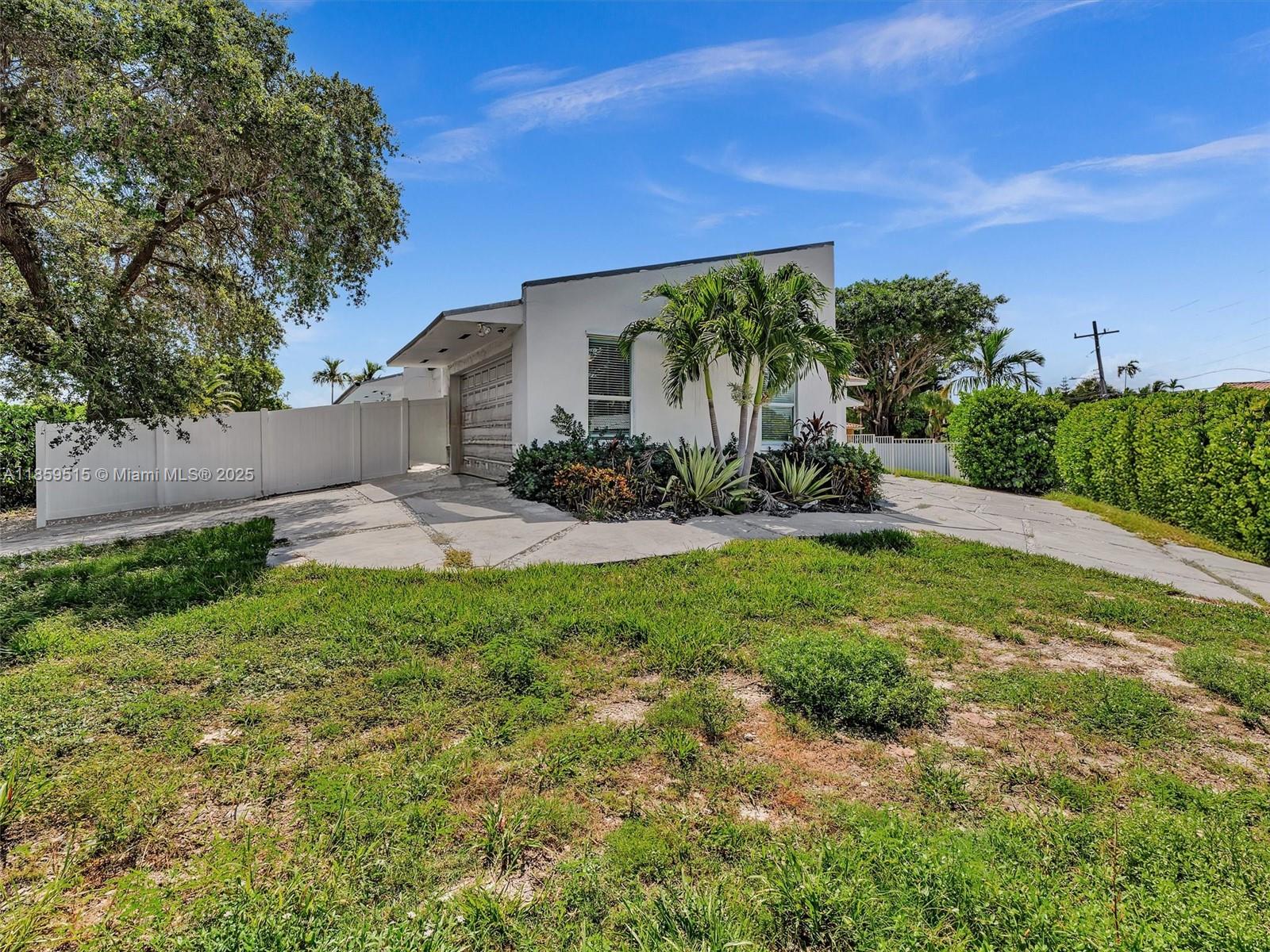 2001 NE 122nd Rd PH