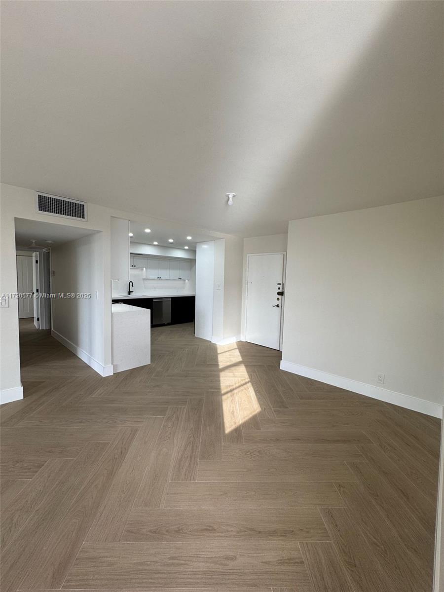 ALLINGTON TOWERS CONDO - Residential