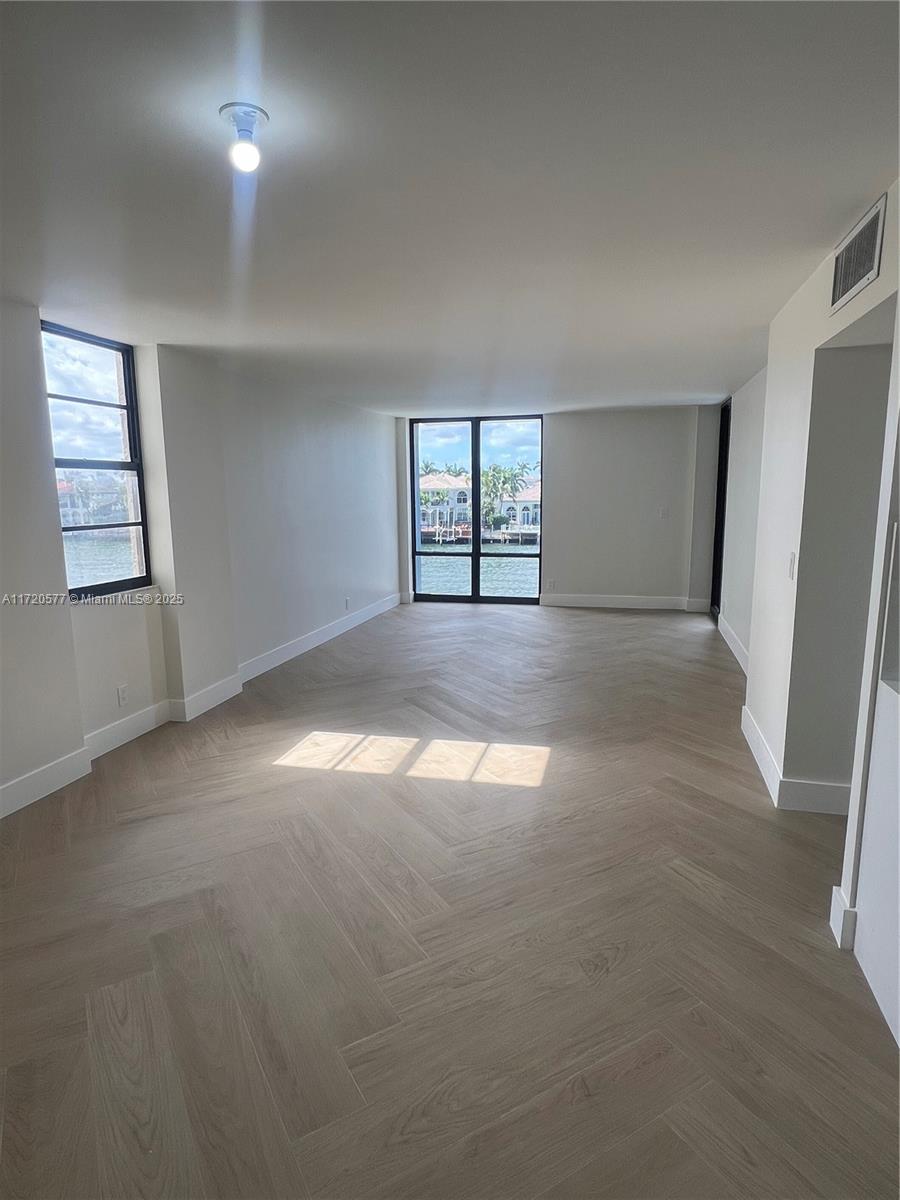 ALLINGTON TOWERS CONDO - Residential