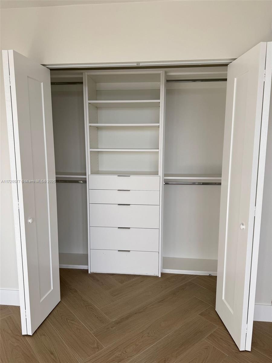ALLINGTON TOWERS CONDO - Residential