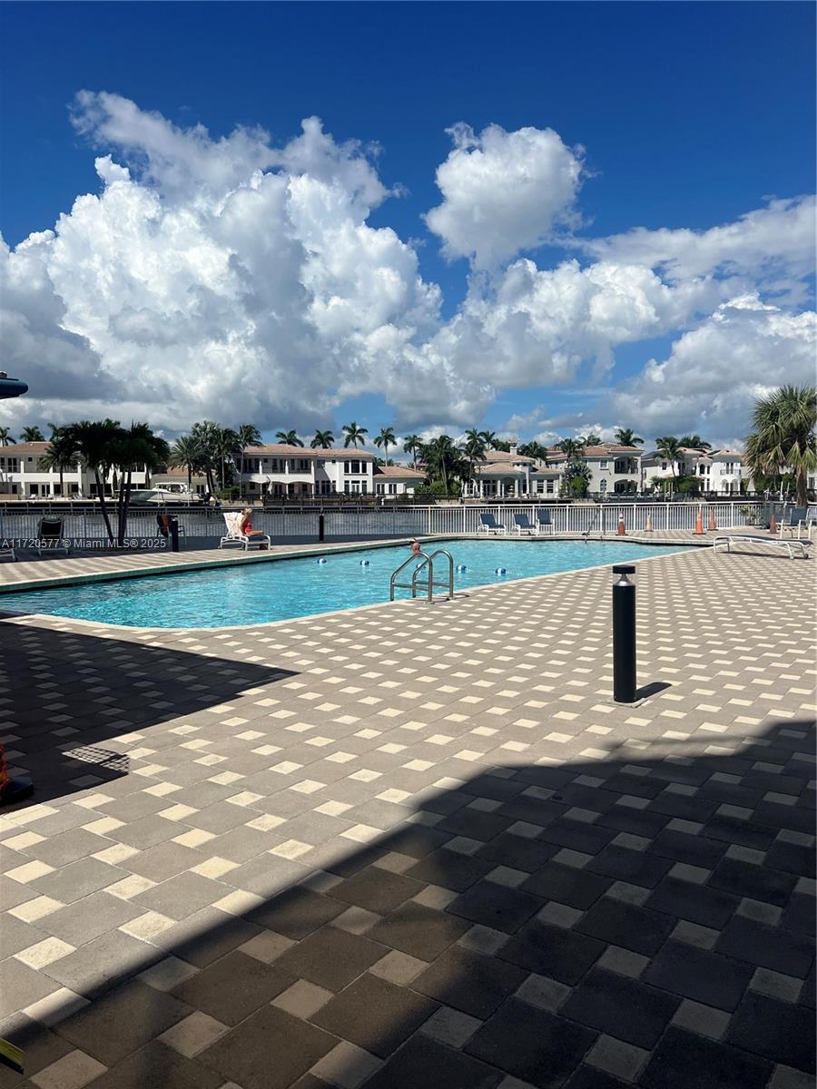 ALLINGTON TOWERS CONDO - Residential