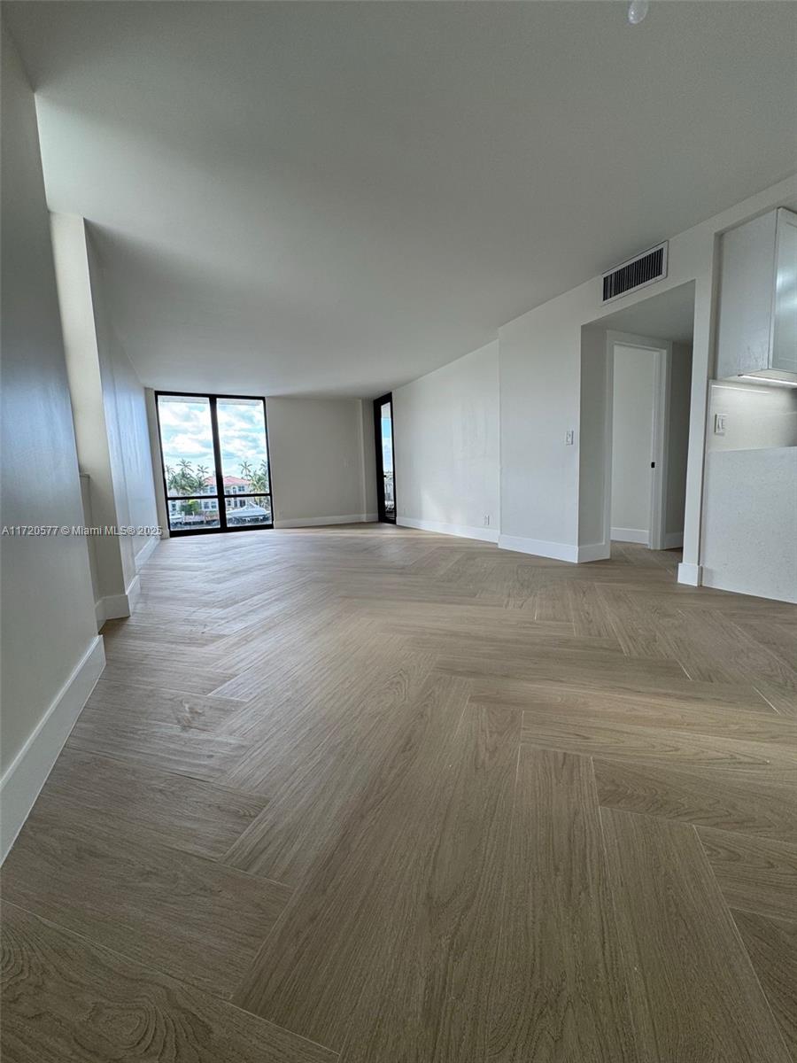 ALLINGTON TOWERS CONDO - Residential