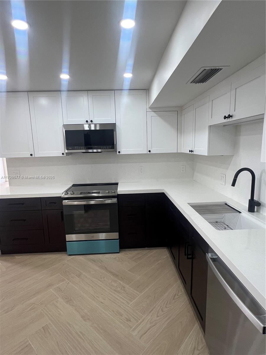 ALLINGTON TOWERS CONDO - Residential
