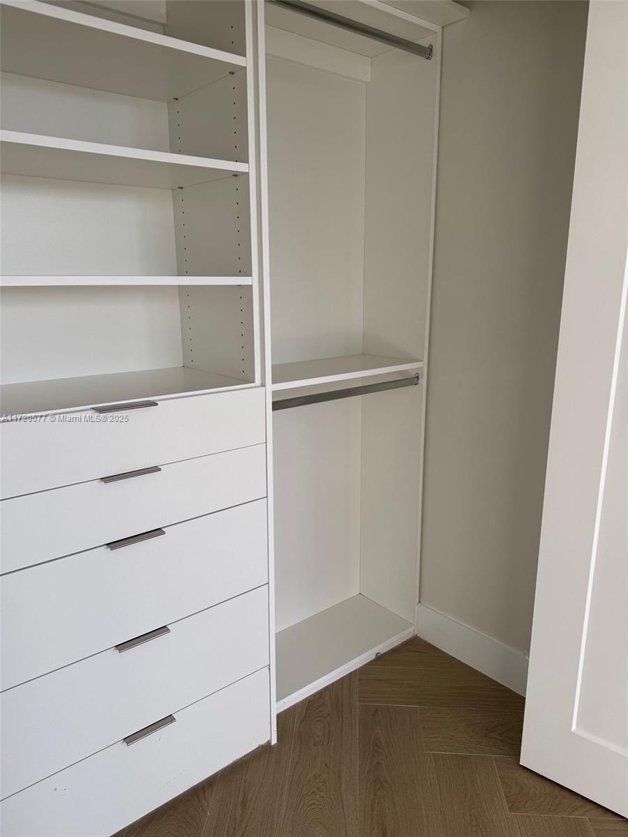 ALLINGTON TOWERS CONDO - Residential