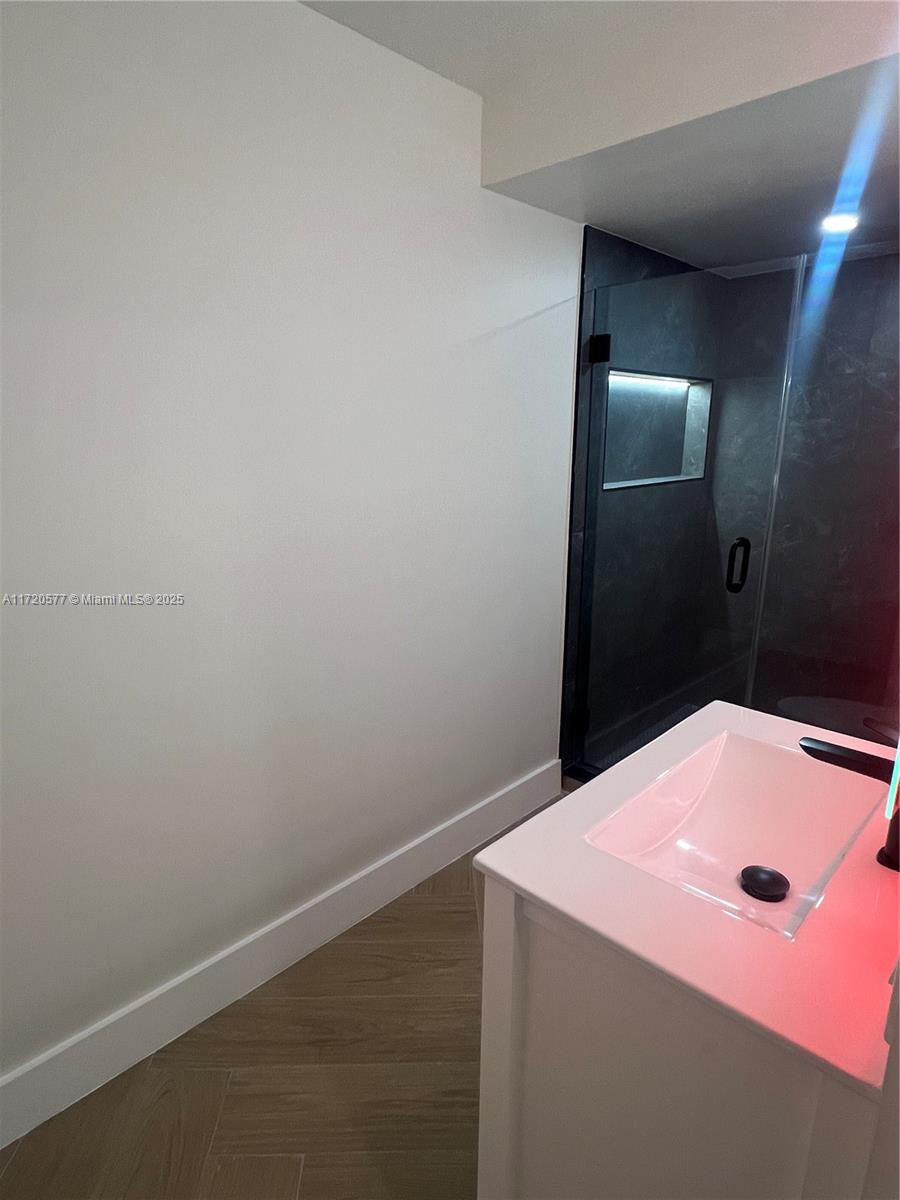ALLINGTON TOWERS CONDO - Residential