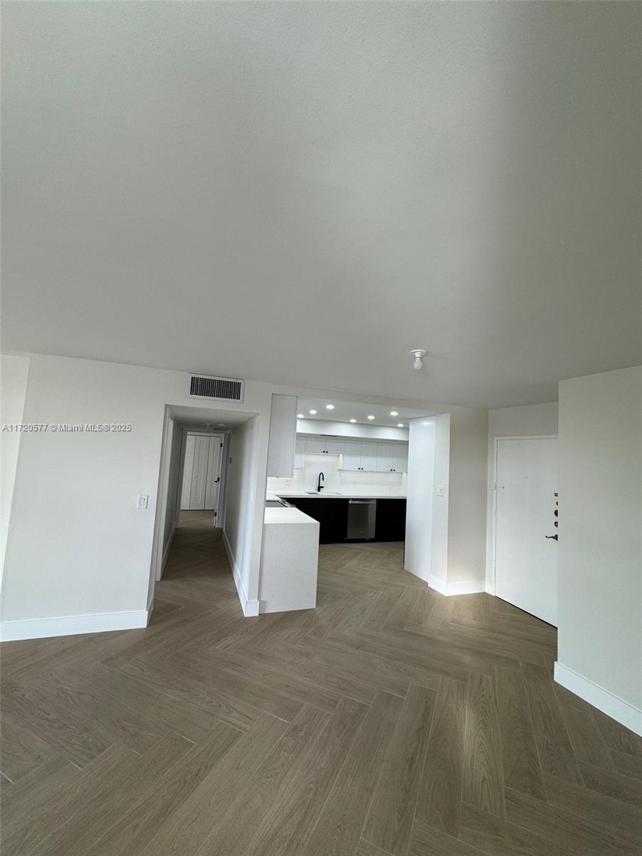 ALLINGTON TOWERS CONDO - Residential