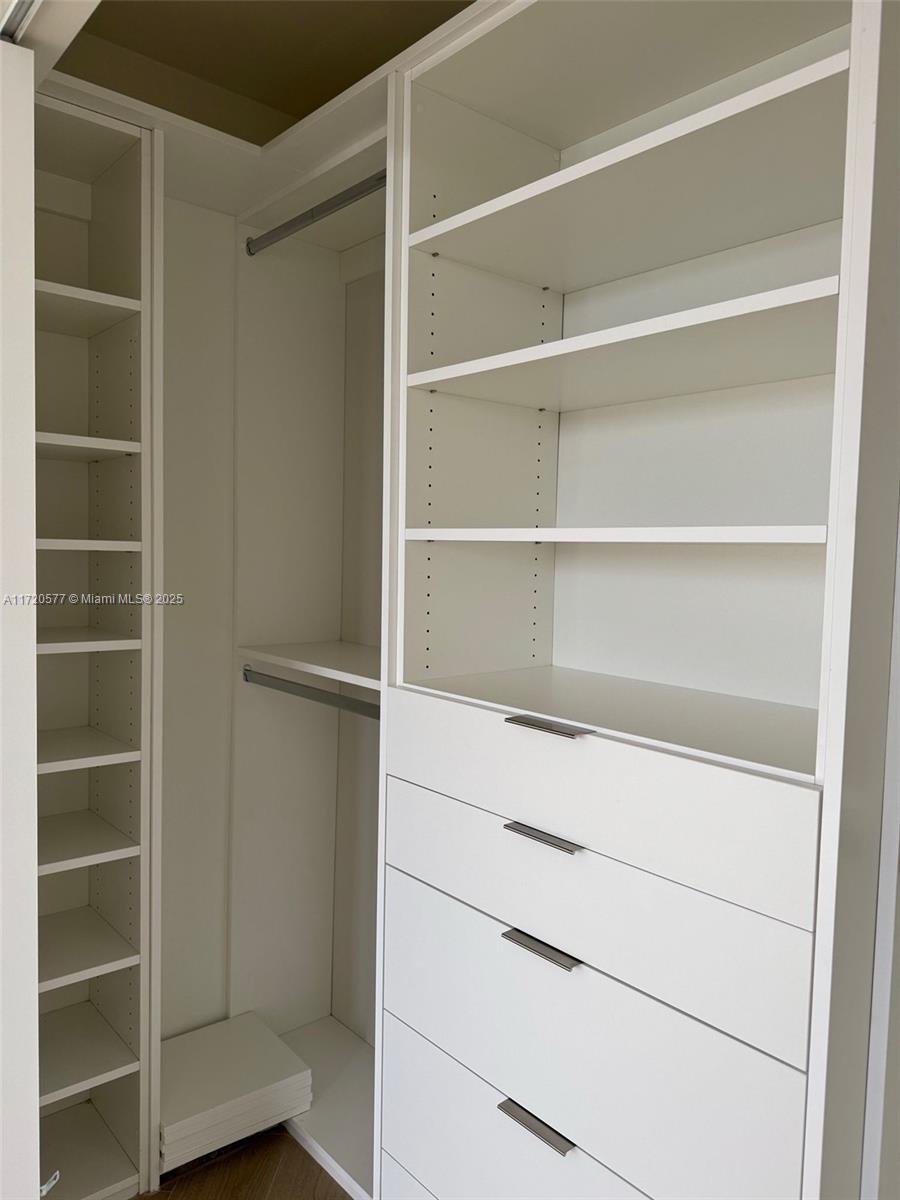 ALLINGTON TOWERS CONDO - Residential