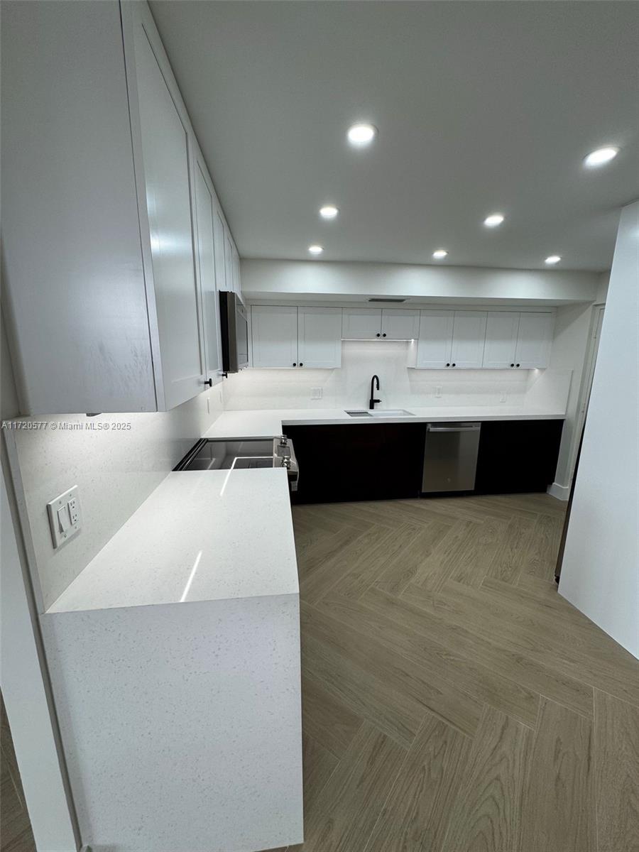 ALLINGTON TOWERS CONDO - Residential