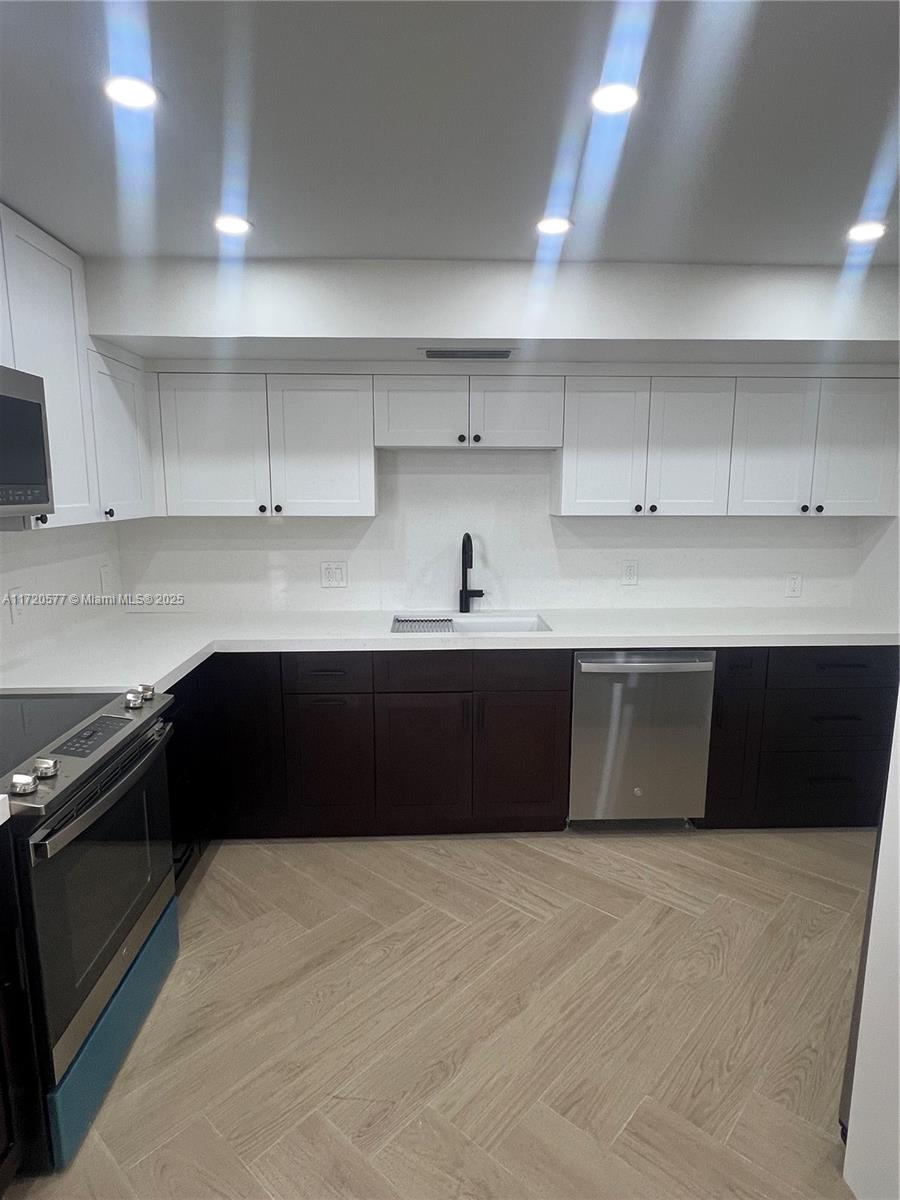 ALLINGTON TOWERS CONDO - Residential