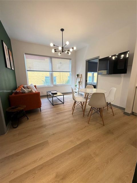 1320 Drexel Ave 302 Miami Beach FL 33139