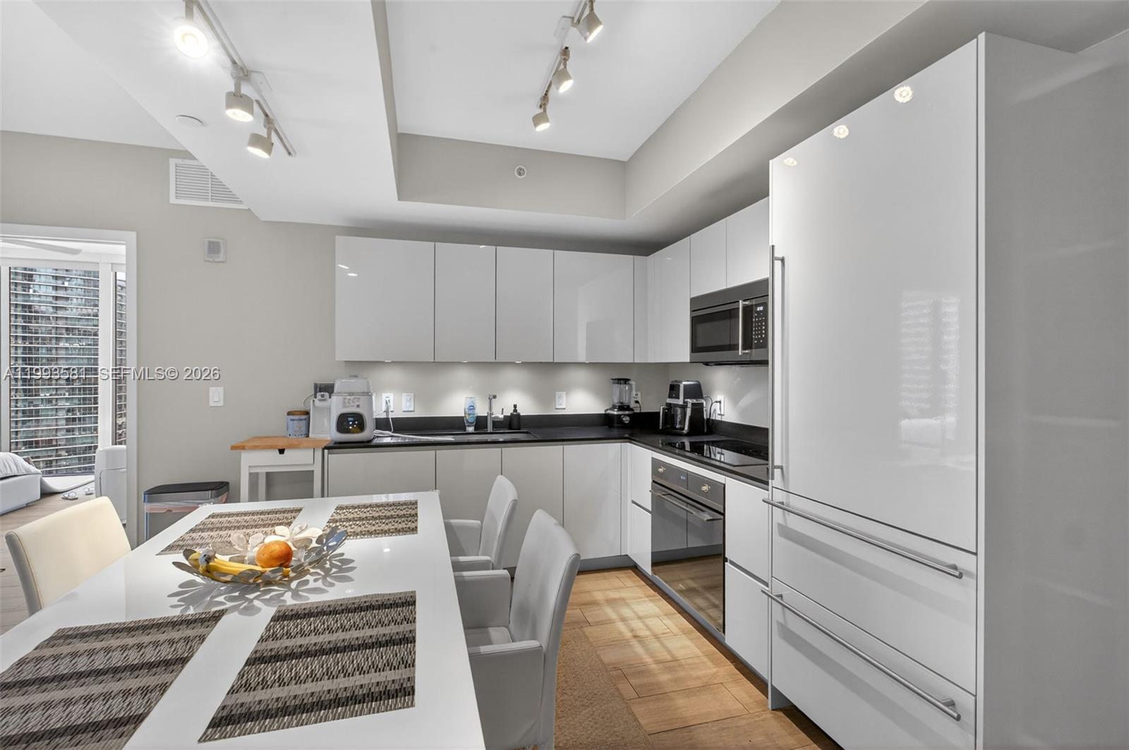 1010 Brickell Ave 2611