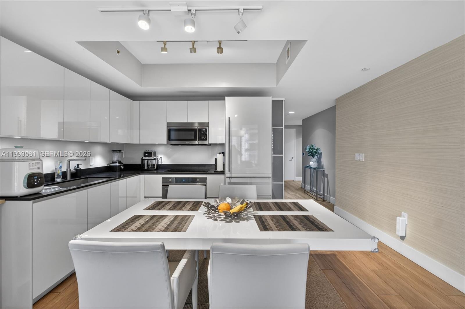 1010 Brickell Ave 2611