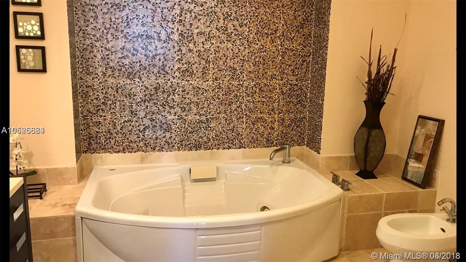 TRUMP ROYALE CONDO - Residential Lease