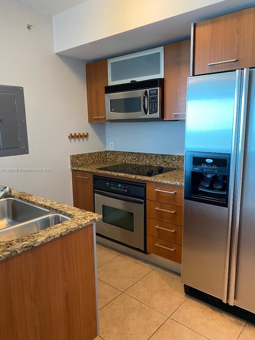 METROPOLIS I AT DADELAND - Residential Lease