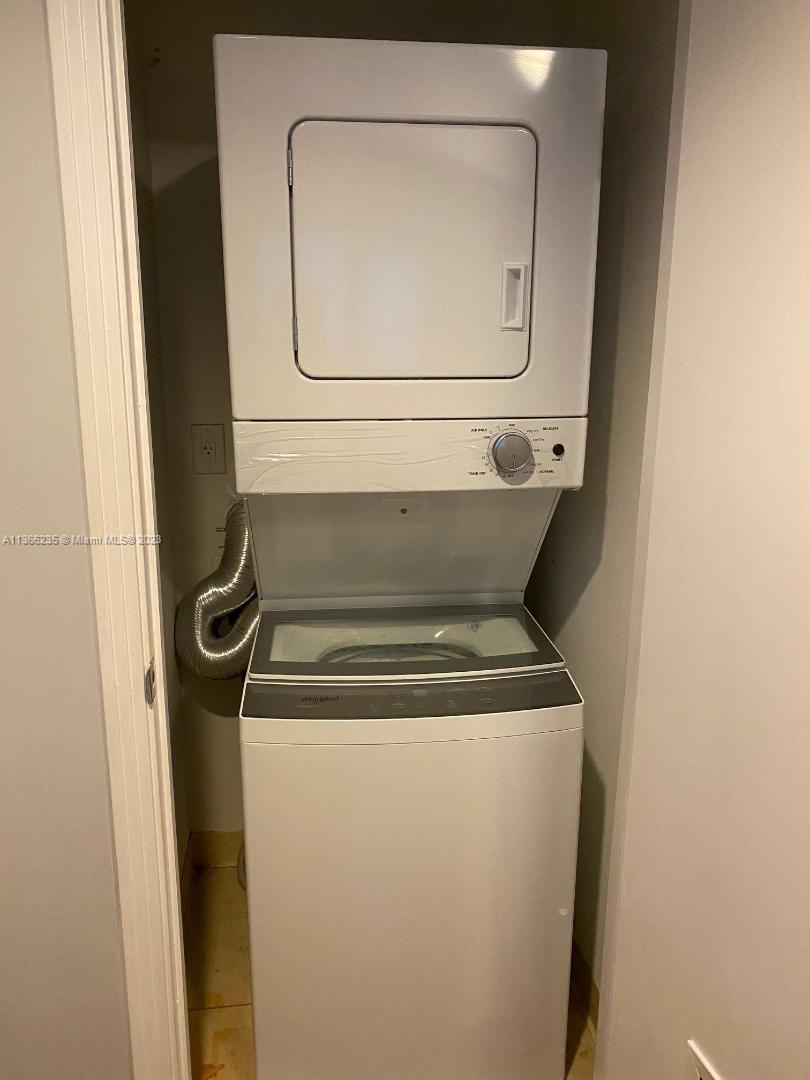 METROPOLIS I AT DADELAND - Residential Lease