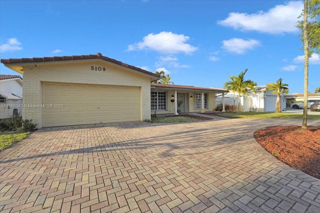 Photo of 5109 Hayes St, Hollywood, FL 33021 (MLS # A11366343)