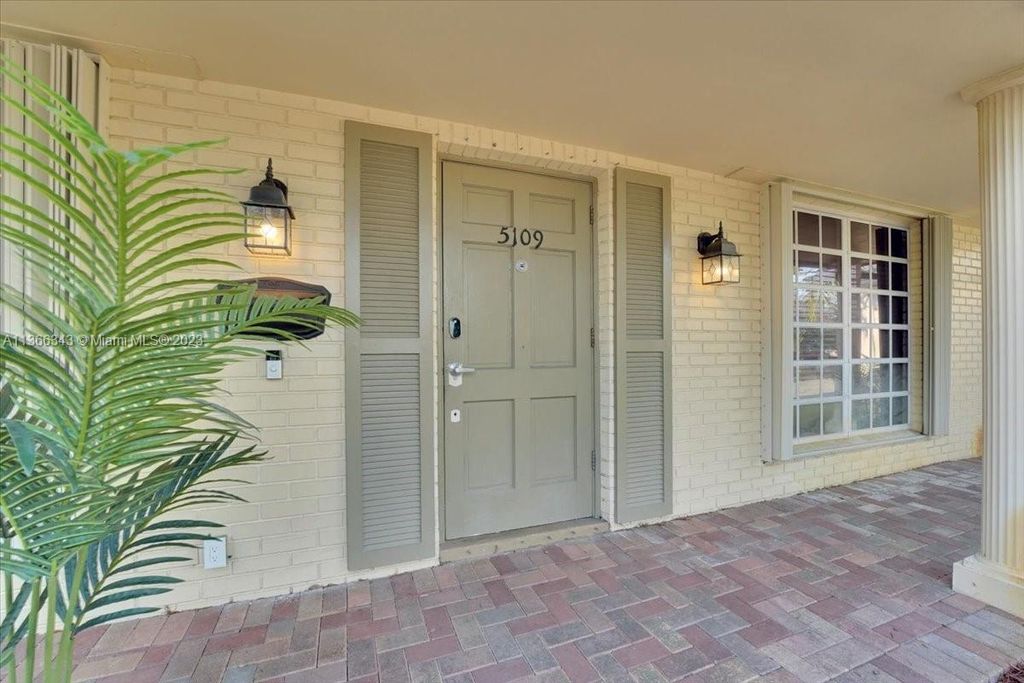 Photo of 5109 Hayes St, Hollywood, FL 33021 (MLS # A11366343)