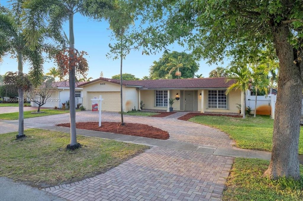 Photo of 5109 Hayes St, Hollywood, FL 33021 (MLS # A11366343)